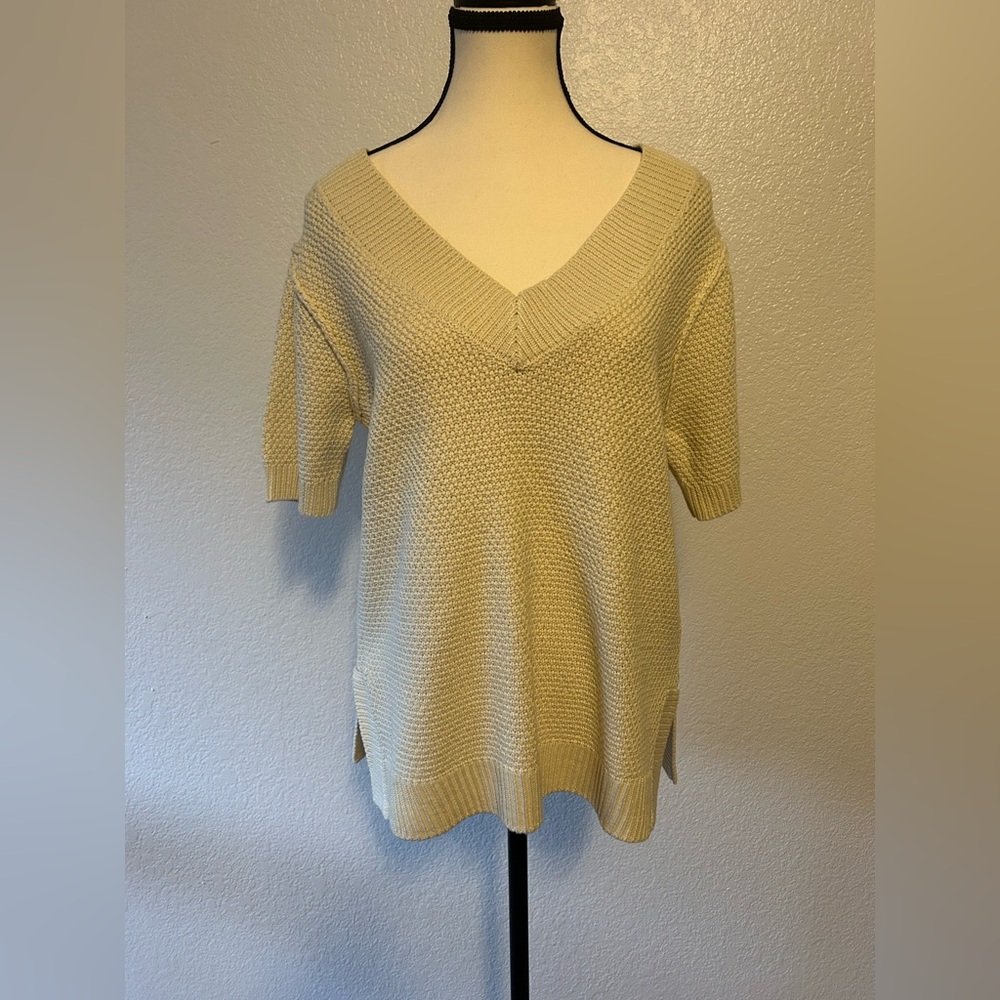 Women’s NWT short sleeve Crescent V Neck Sweater